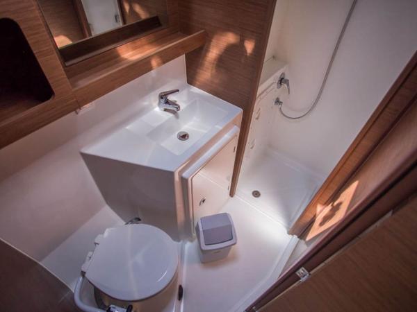 private bathroom on Lagoon 42 catamaran sailing holiday in Greece